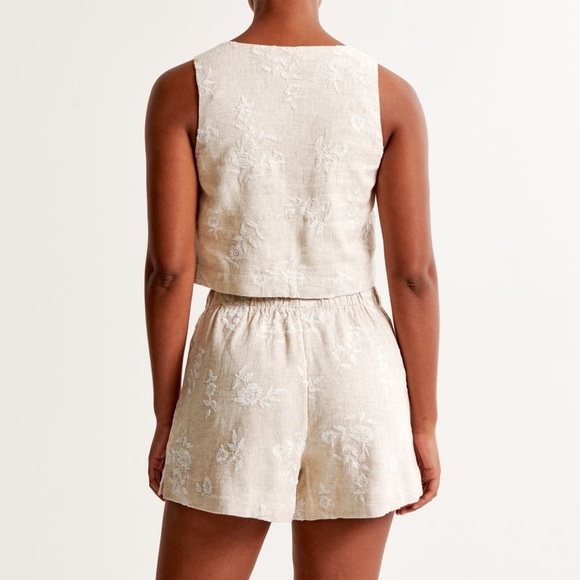 Abercrombie & Fitch Linen Blend Floral Embroidered Pull On Short - Picture 2 of 11